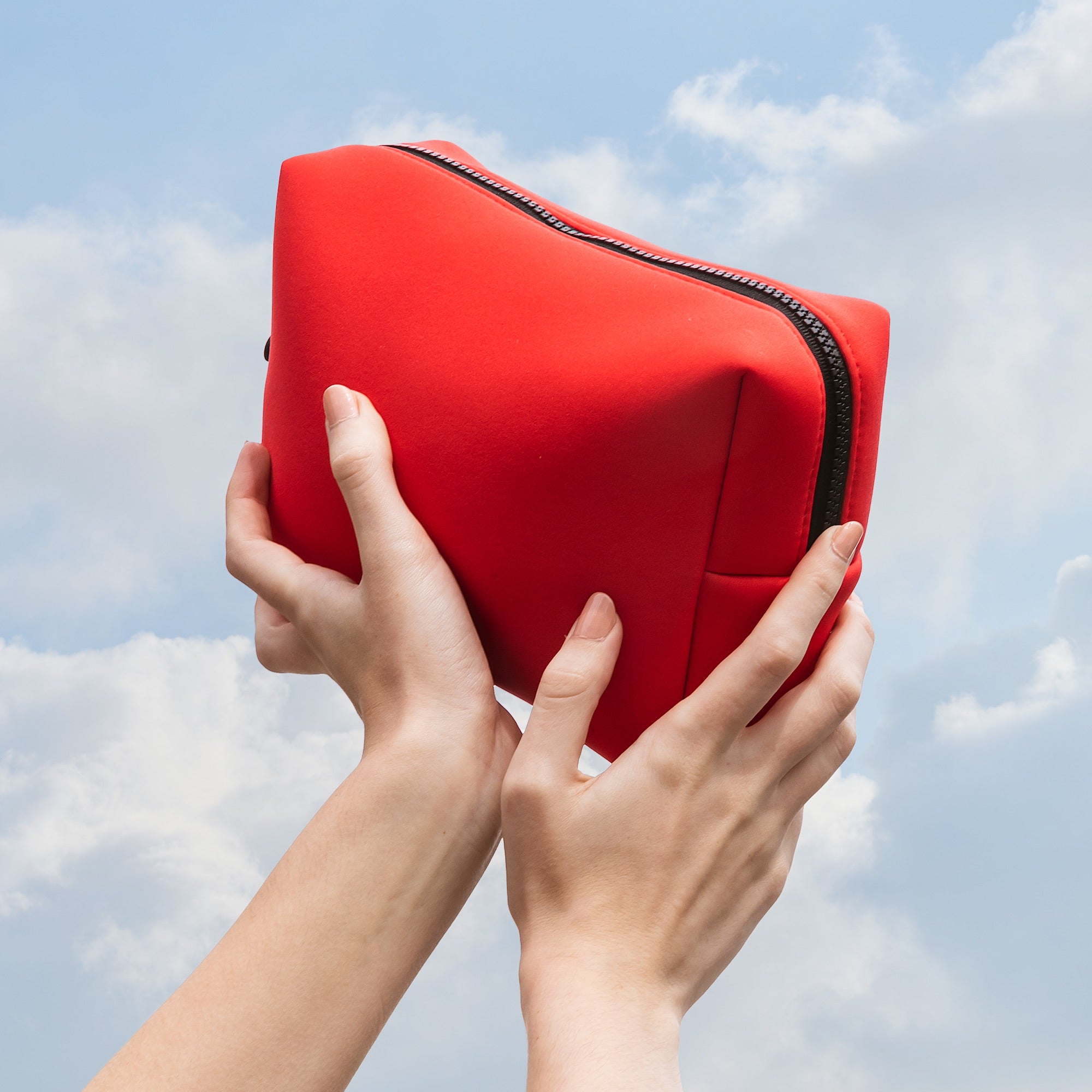 Duradry Travel Bag – Neoprene Cosmetic Bag for On-the-Go Beauty